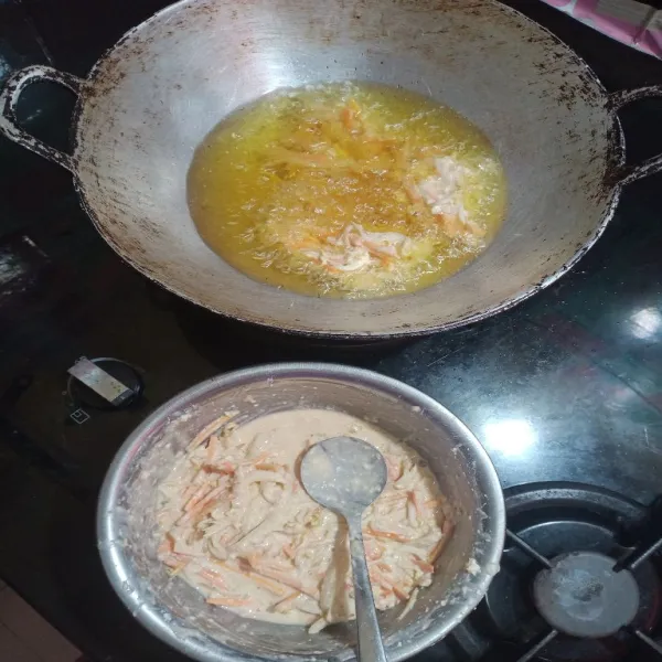 Goreng hingga kuning keemasan.