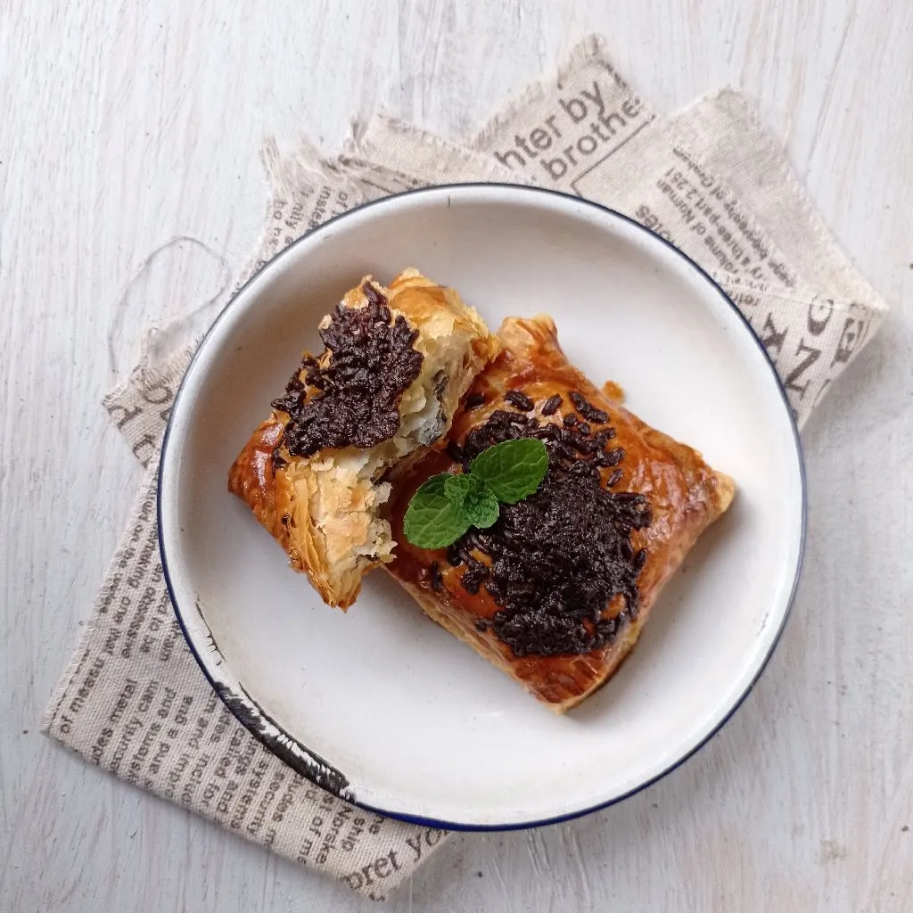 Resep Choco Banana Pastry Sederhana Rumahan di Yummy App