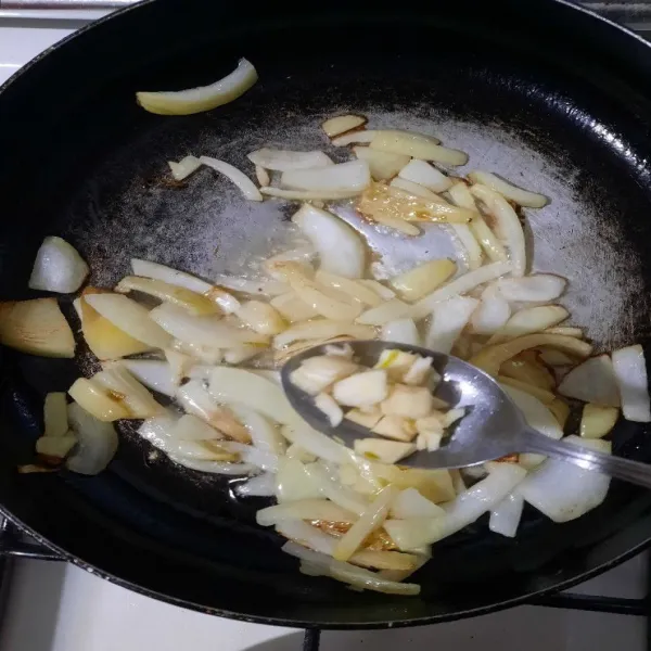 Tambahkan bawang putih