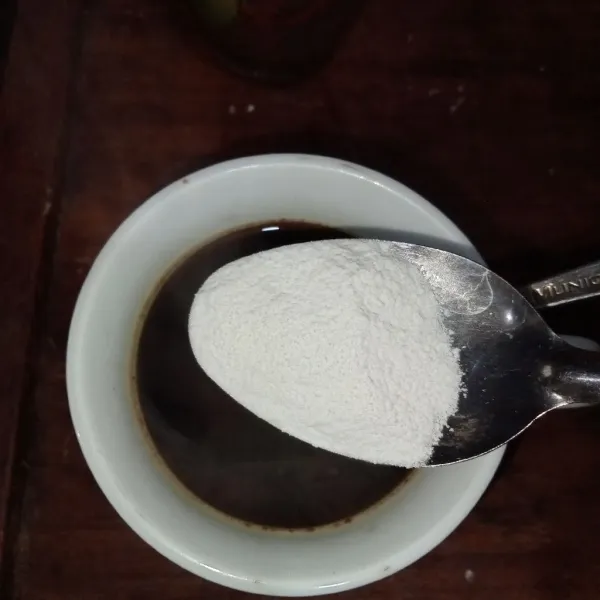 Tambahkan whipping cream.