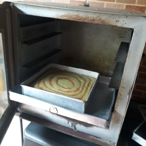 Panggang dalam oven yang sudah dipanaskan, gunakan api sedang hingga matang (sesuaikan dengan oven masing-masing).