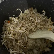Masuk kan toge aduk merata lagi lalu koreksi rasa