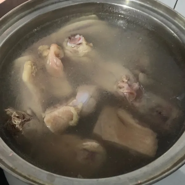 Masak ayam terlebih dahulu selama 20 menit
