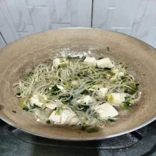 Masak hingga sayur matang,  lalu salin ke piring saji dan siap dinikmati