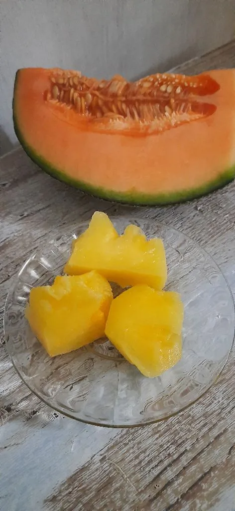 Siapkan melon dan nanas