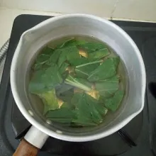 Rebus sawi hingga matang, tiriskan.