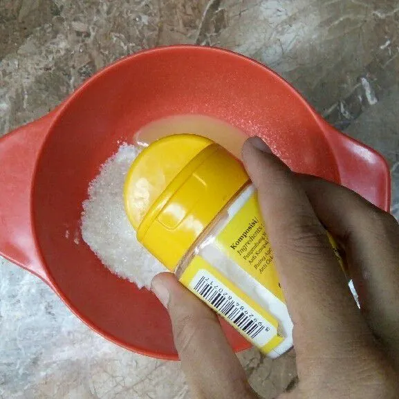 Tambahkan baking soda.