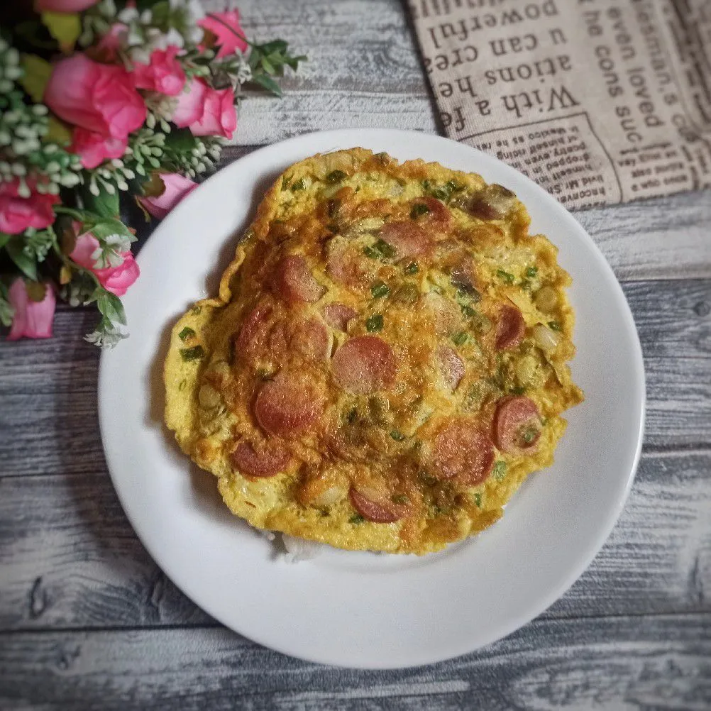 Telur Dadar Sosis Berambang Muda