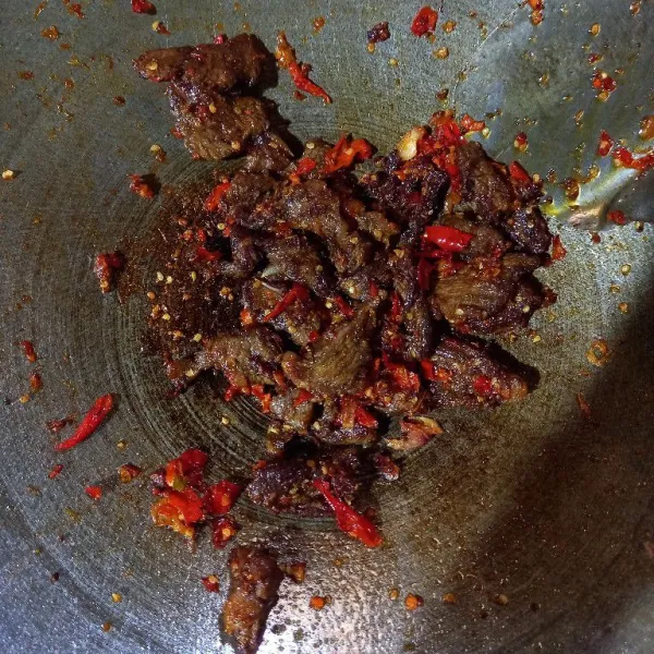 Masukan daging, aduk merata dan sajikan