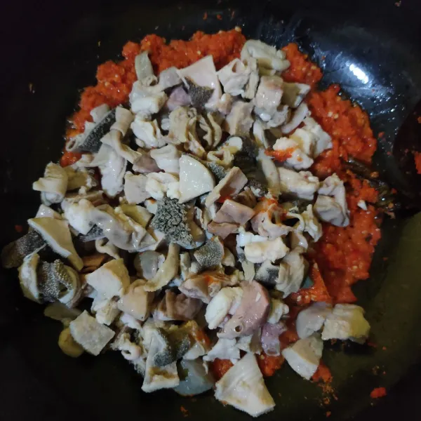 Masukkan babat iso, aduk rata.