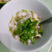 Masukkan daun bawang.