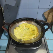 Masak hingga telur matang ke 2 sisinya. Angkat dan siap di sajikan.