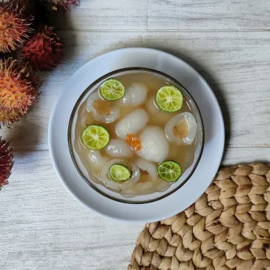 Asinan Rambutan Kuah Terasi