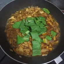 Masukkan pakcoy. Aduk sebentar.