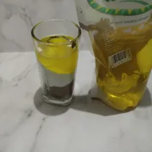 Tuang minyak goreng, aduk sampai kental dan tercampur rata.