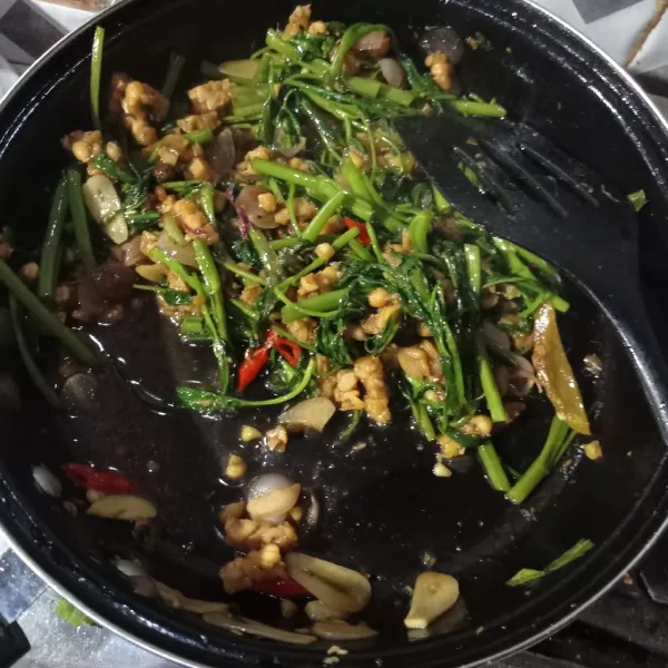 Masak sampai matang, tes rasanya.