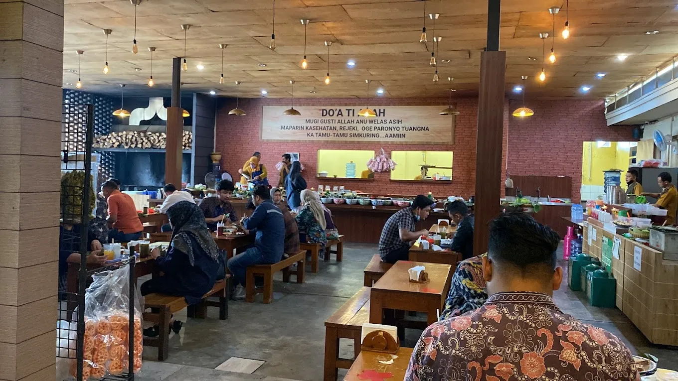 suasana di restoran Nasi Bancakan