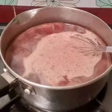 Pindahkan kenatas kompor. Nyalakan kompor. Masak sambil diaduk-aduk hingga mendidih.