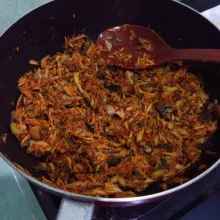 Masak hingga matang. Koreksi rasa. Sajikan dengan nasi hangat.