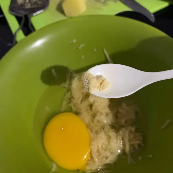 Tambahkan kaldu jamur.