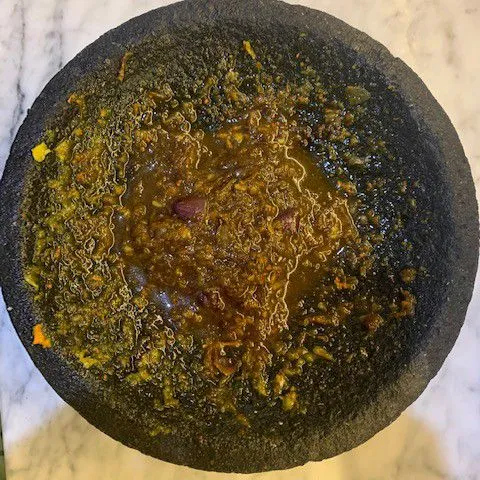 Campurkan kecap, garam, penyedap, dan minyak zaitun. Bila perlu cicipi rasa. Note : bila perlu, tumis bumbu sesaat sebelum dioles ke udang.