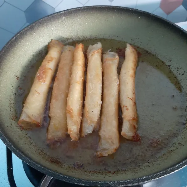 Goreng hingga coklat keemasan dan berkaramel.