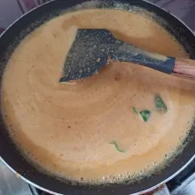 Pindahkan kedalam teflon, tambahan sisa air, gula merah, daun jeruk, air asam jawa dan garam masak hingga mendidih.