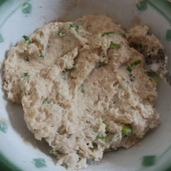 Aduk hingga adonan tercampur rata.