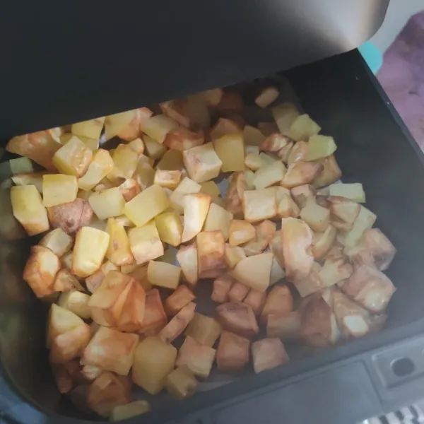 Goreng kentang atau airfyer hingga berkulit.