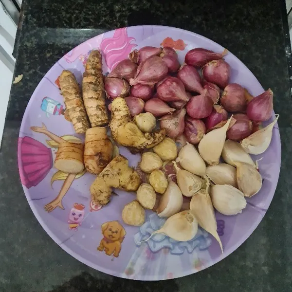 Siapkan semua bahan.
