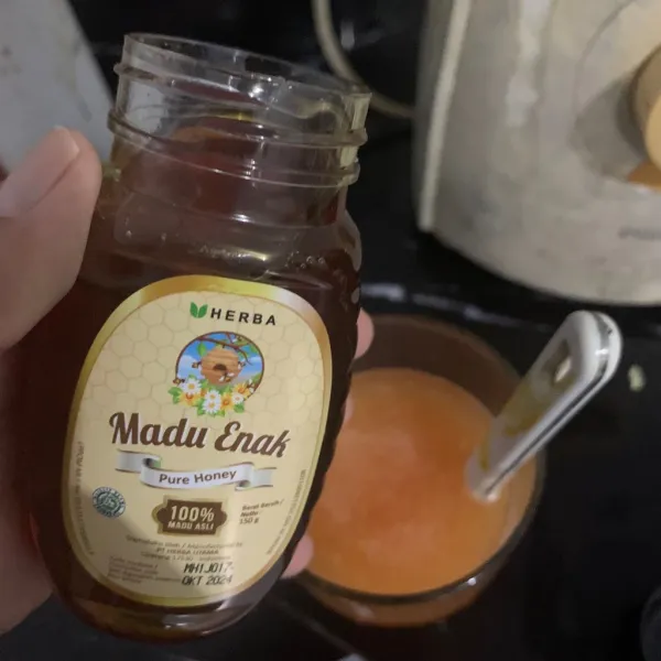 Tambahkan madu aduk merata