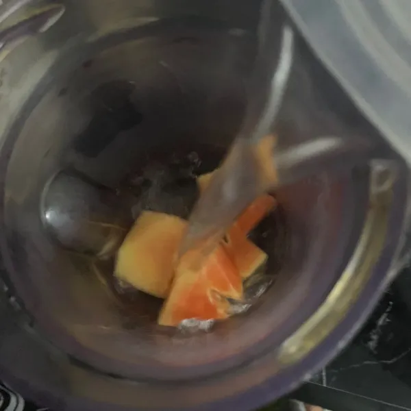 Tambahkan air blender halus