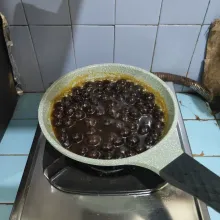 Masak hingga boba empuk dan gula mengental. Angkat dan siap diolah dengan bahan lainnya.