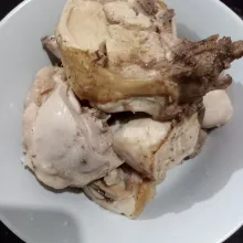 Siapkan ayam yang sudah direbus