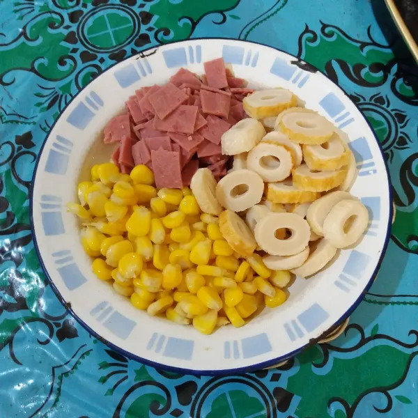 Potong-potong chikuwa & potong kotak smoked beef