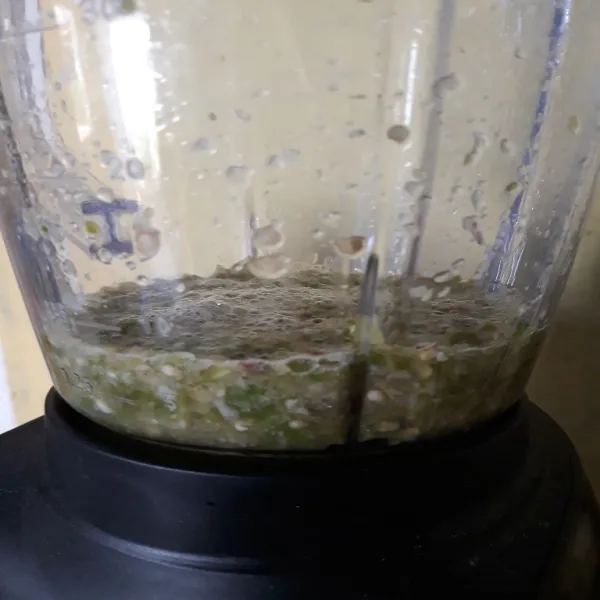 Blender halus bumbu.