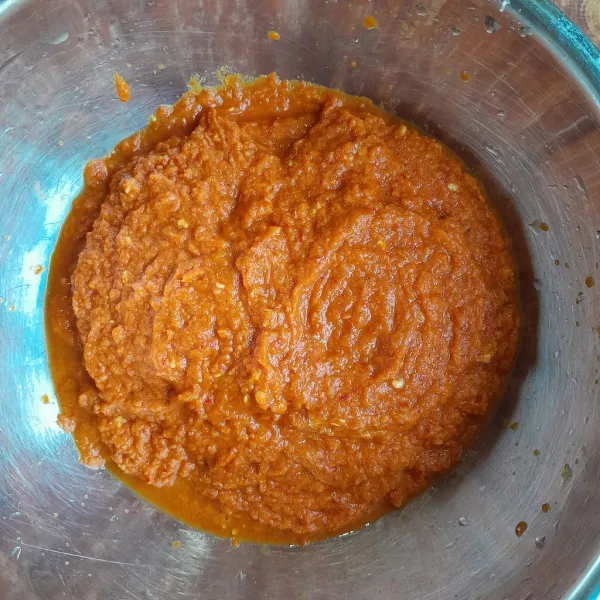 Blender hingga halus semua bumbu basah,sisihkan.