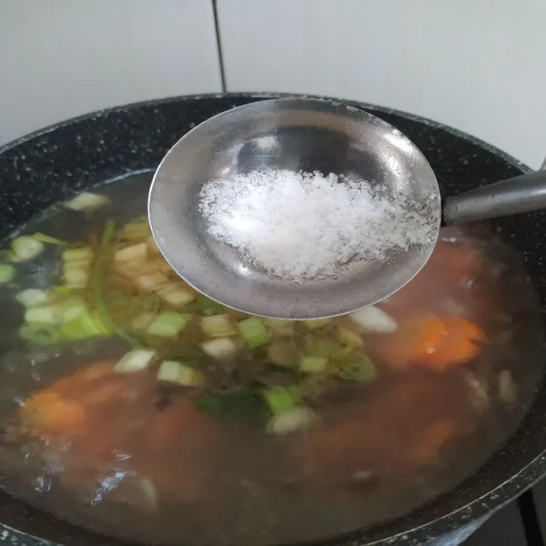 Masak hingga mendidih lalu bumbui.