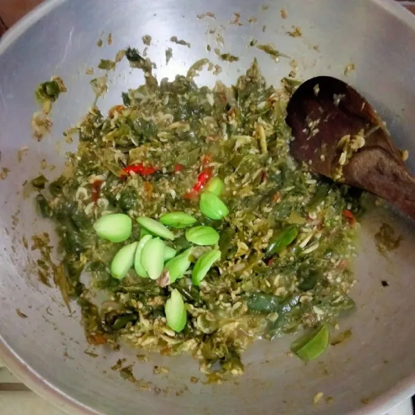Masukkan petai.