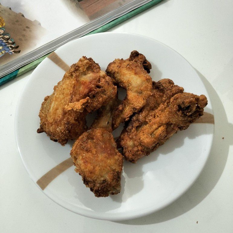 Berbagai resep masakan ayam dalam tampilan grid di layar ponsel