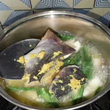 Masukkan ikan patin beserta bumbunya dan aduk perlahan, masak sampai semuanya matang.
