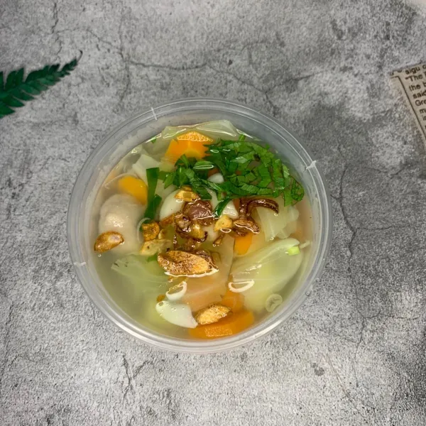 Siap di hidangkan di atasnya di taburi daun bawang goreng