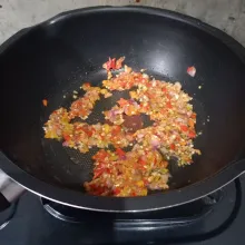 Tumis bumbu halus.