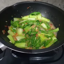 Bumbui dengan garam, gula dan kaldu. Aduk dan cek rasa. Masak sampai matang.