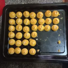 Panggang kembali kue hingga matang, disesuaikan dengan oven masing-masing.