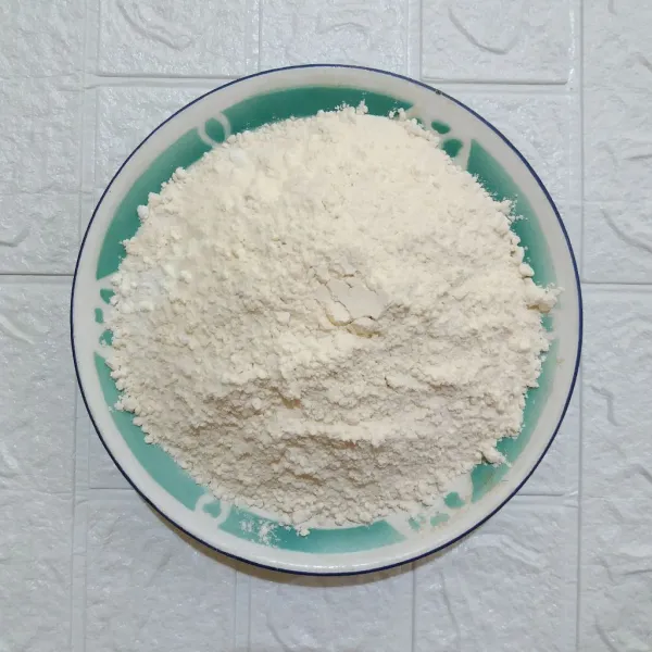 Ayak terigu, maizena, fiber creme, dan baking powder.
