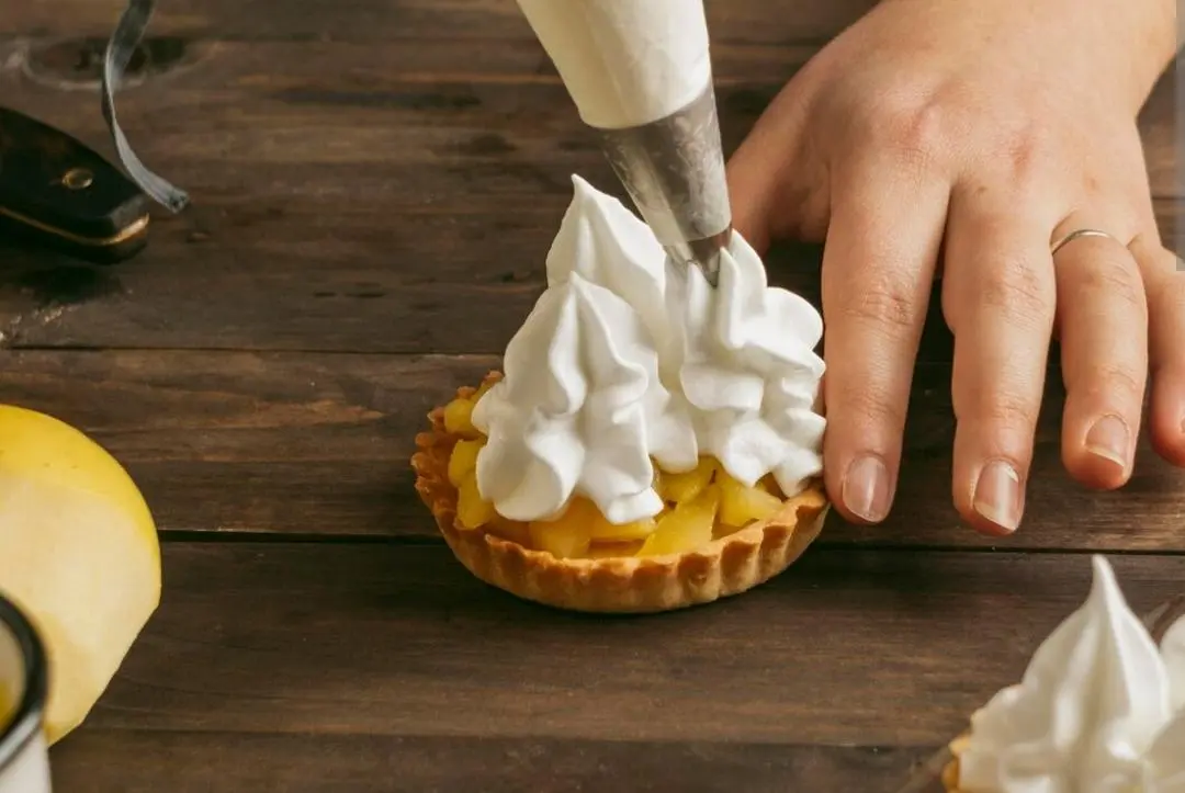 ilustrasi membuat butter cream tanpa mentega putih