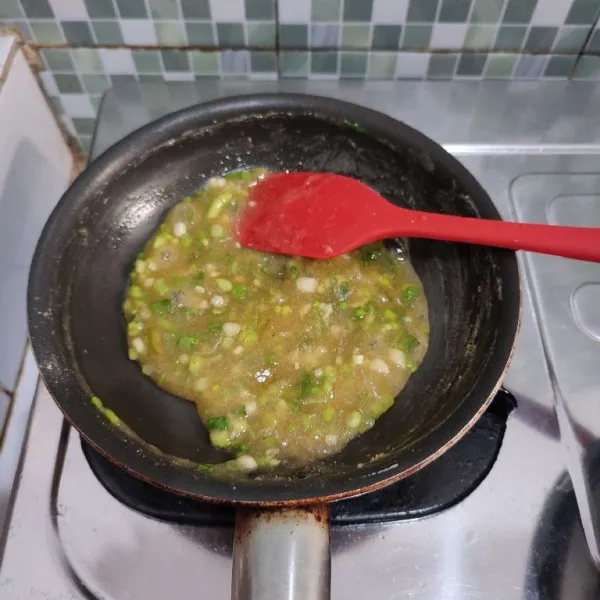 Jika sudah menjadi bubur kental, matikan api.