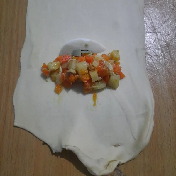 Isi dengan rogut dan telur rebus