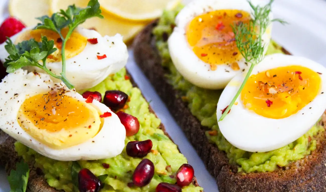 telur makanan yang mengandung zat besi
